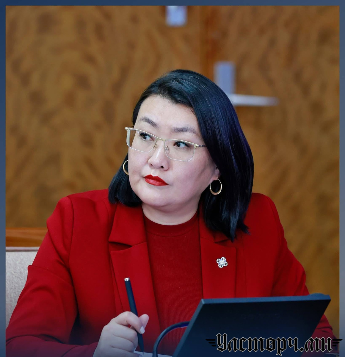 Ардын намын АРИУНЗАЯА гишүүн АНГИЙНХАНДАА адлагдаж, намынхандаа гологдов